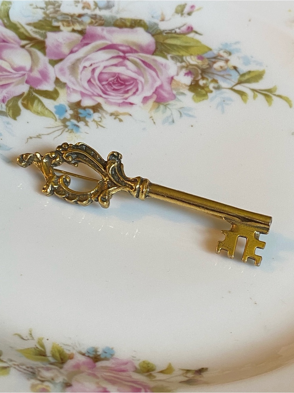 Zentall Vintage Gold Skeleton Key Pin